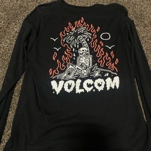 Long black sleeve volcom shirt